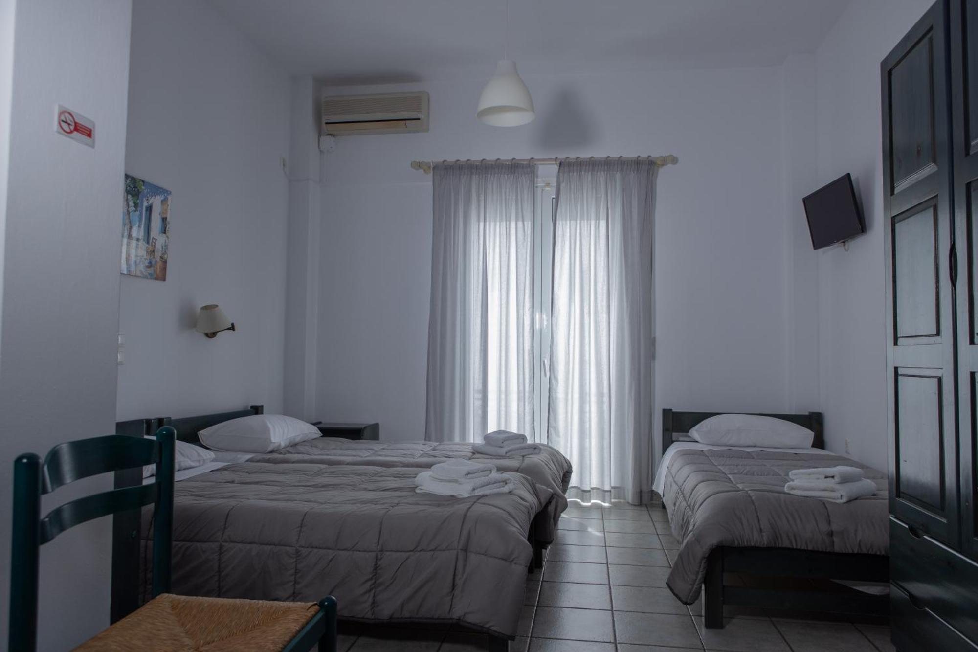 Soula Rooms Тинос Екстериор снимка