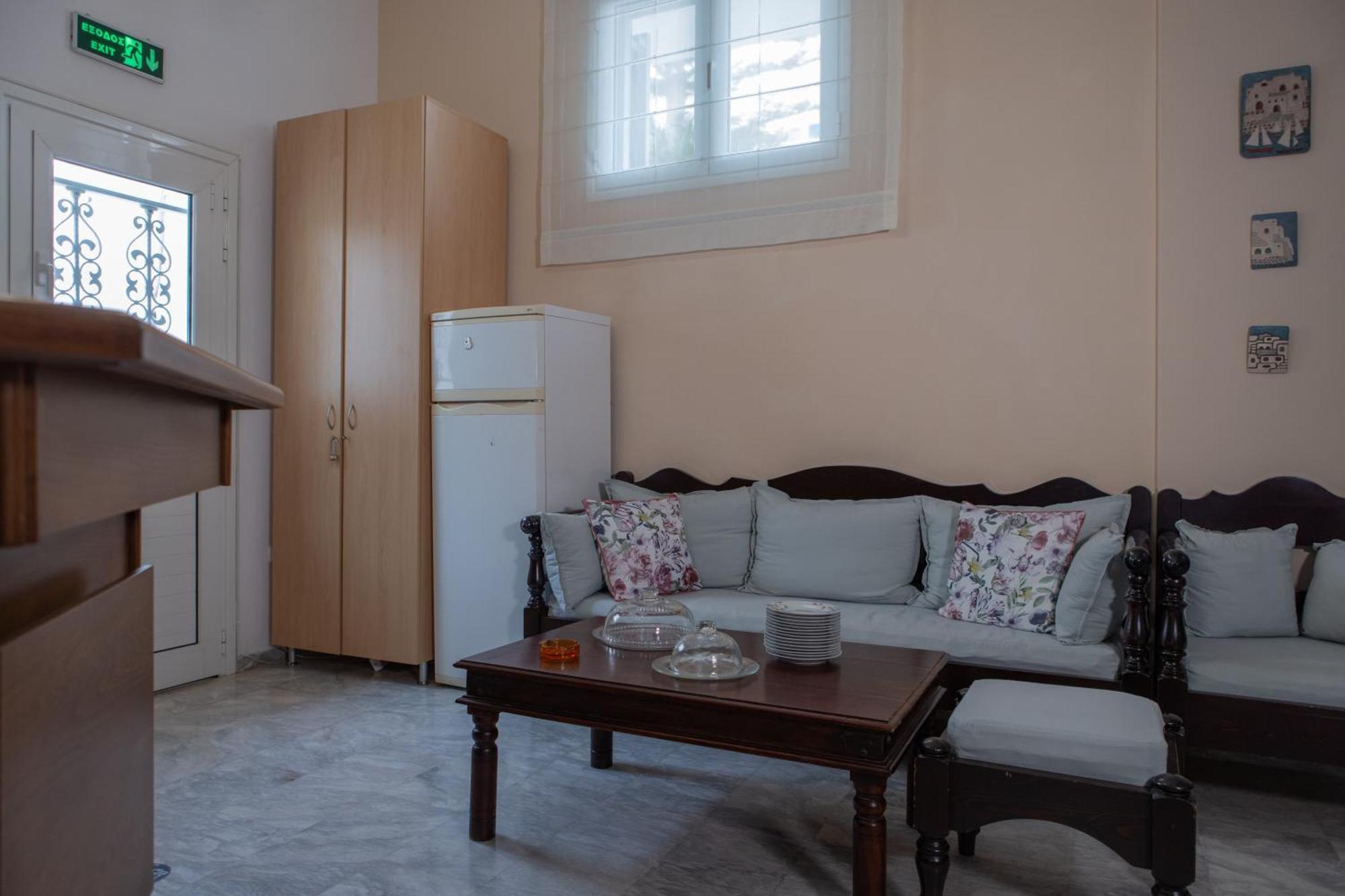 Soula Rooms Тинос Екстериор снимка
